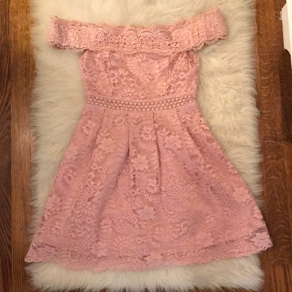 Little Blush Pink off the shoulder lacy dress💗